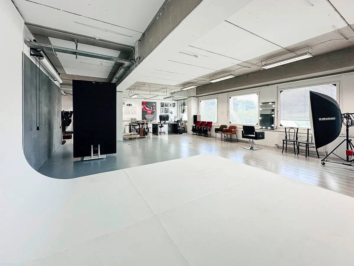View across the LUUX rental studio with infinity wall, windows and lighting equipment